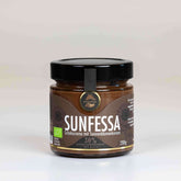 Genussfux Sunfessa Schokocreme (280 g) mit 30 % gerösteten Bio-Sonnenblumenkernen, palmölfrei und handgemacht in Österreich – Vorderansicht des Glases