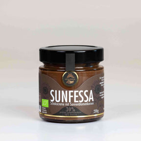 Genussfux Sunfessa Schokocreme (280 g) mit 30 % gerösteten Bio-Sonnenblumenkernen, palmölfrei und handgemacht in Österreich – Vorderansicht des Glases